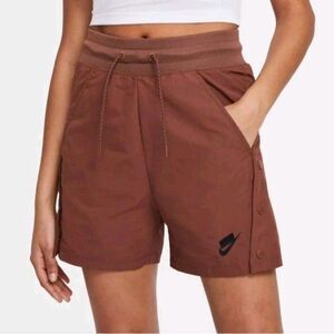 Nike Sportswear Essential Woven High-Rise Shorts XS Maroon